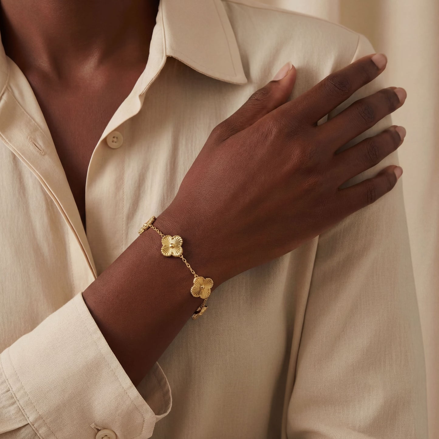 Pulsera Trébol Aura Acero Baño Oro