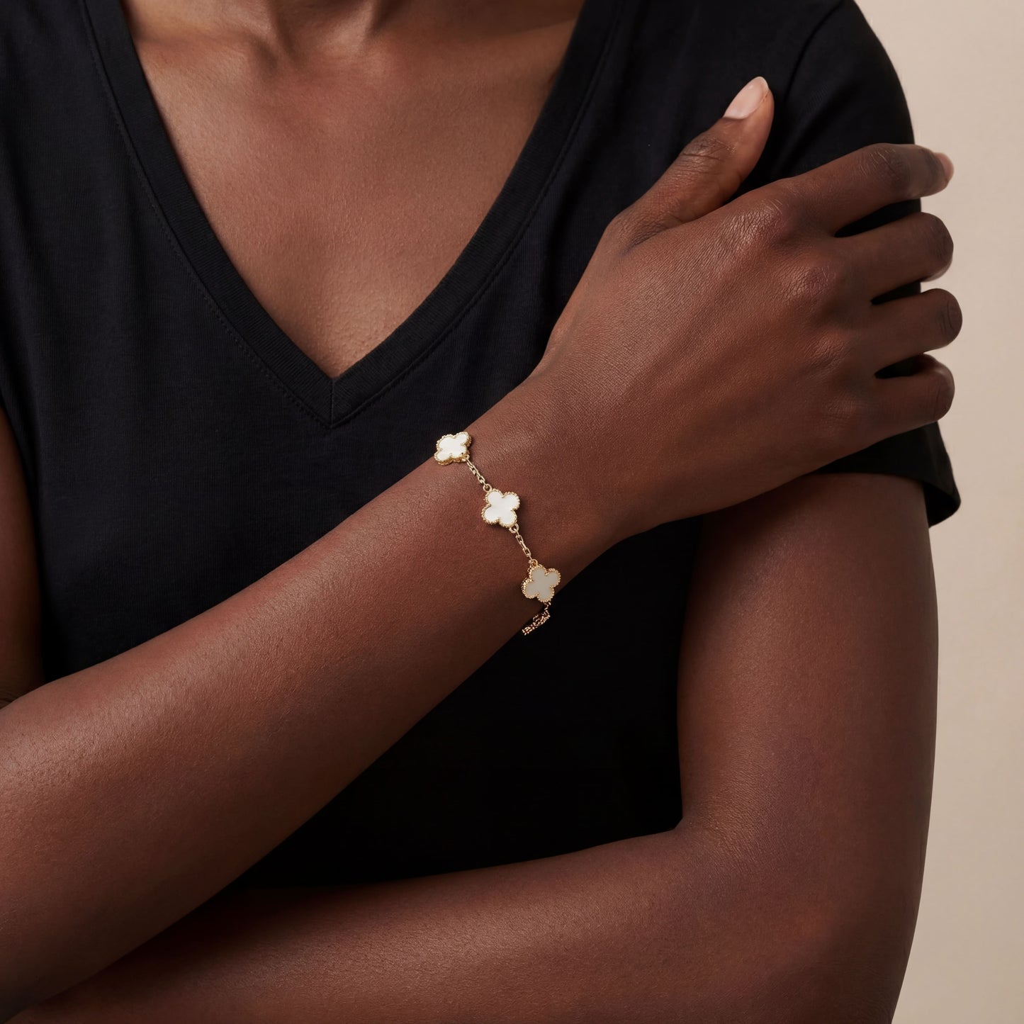 Pulsera Trébol Nácar Acero Baño Oro